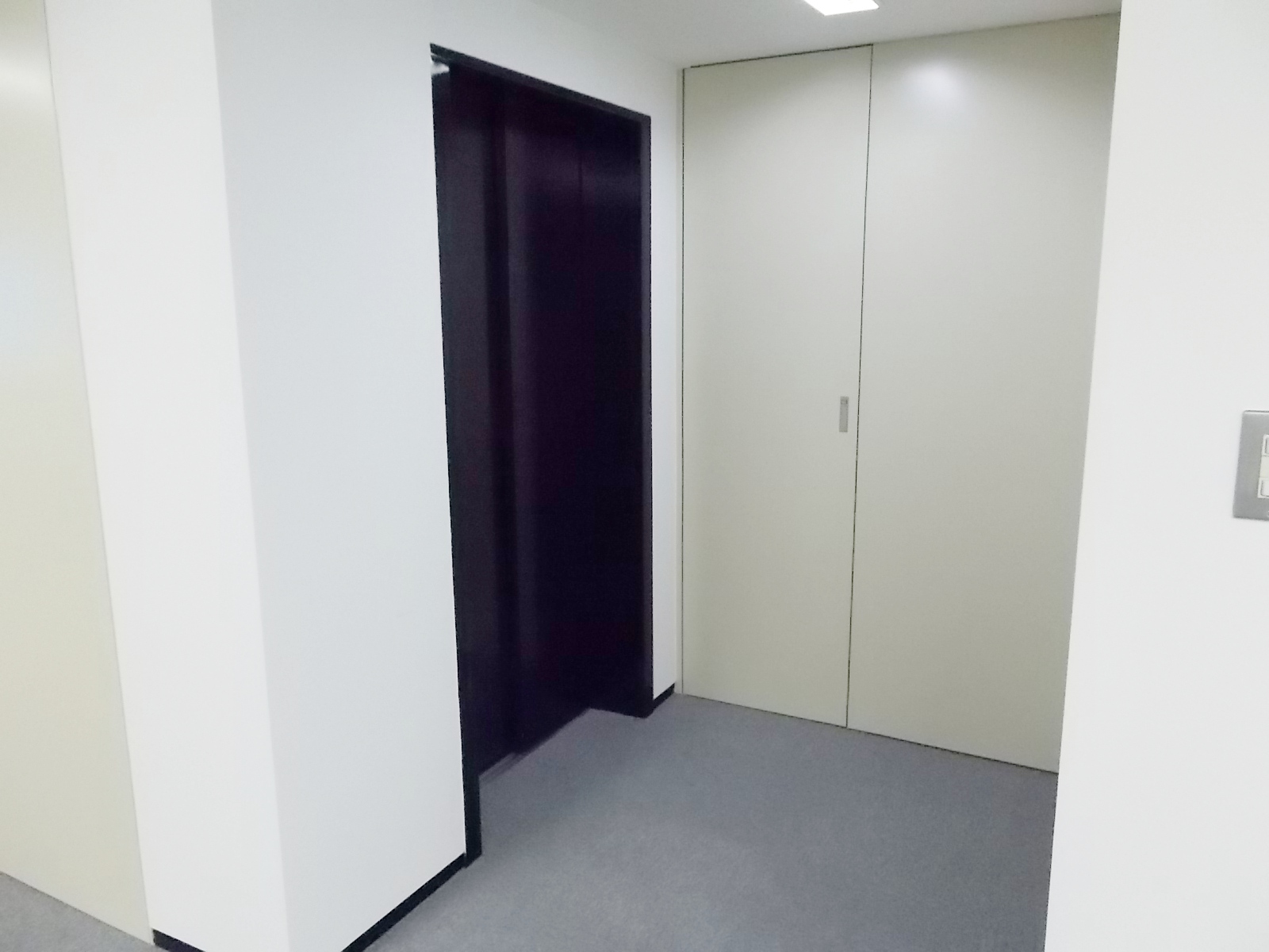 エレベーターは1基