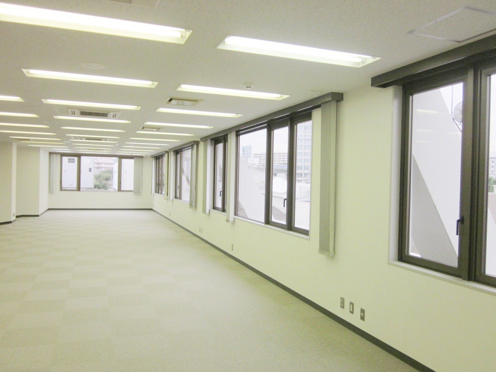 オフィス室内参考画像