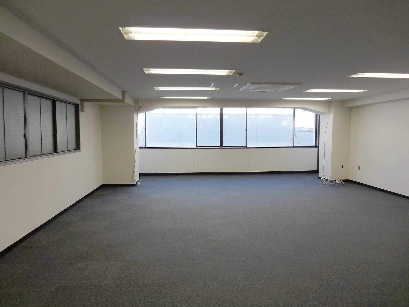 オフィス室内参考画像