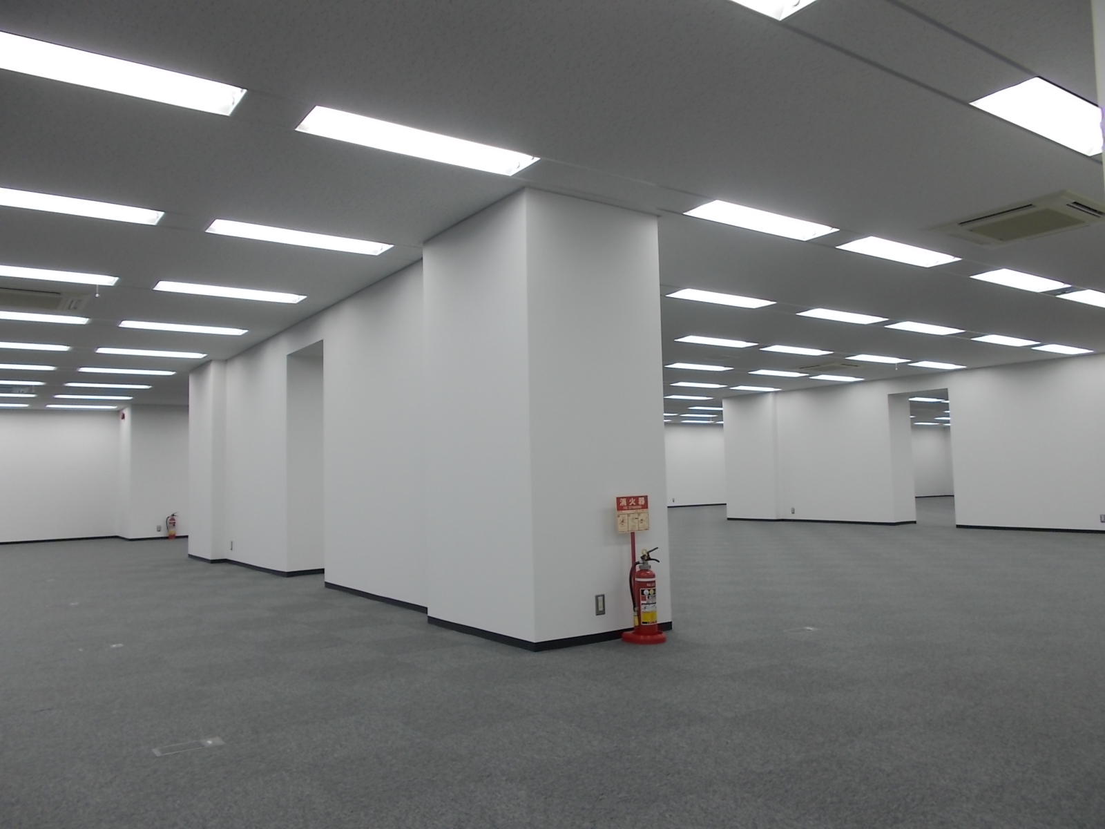 耐震補強の間仕切りがあります