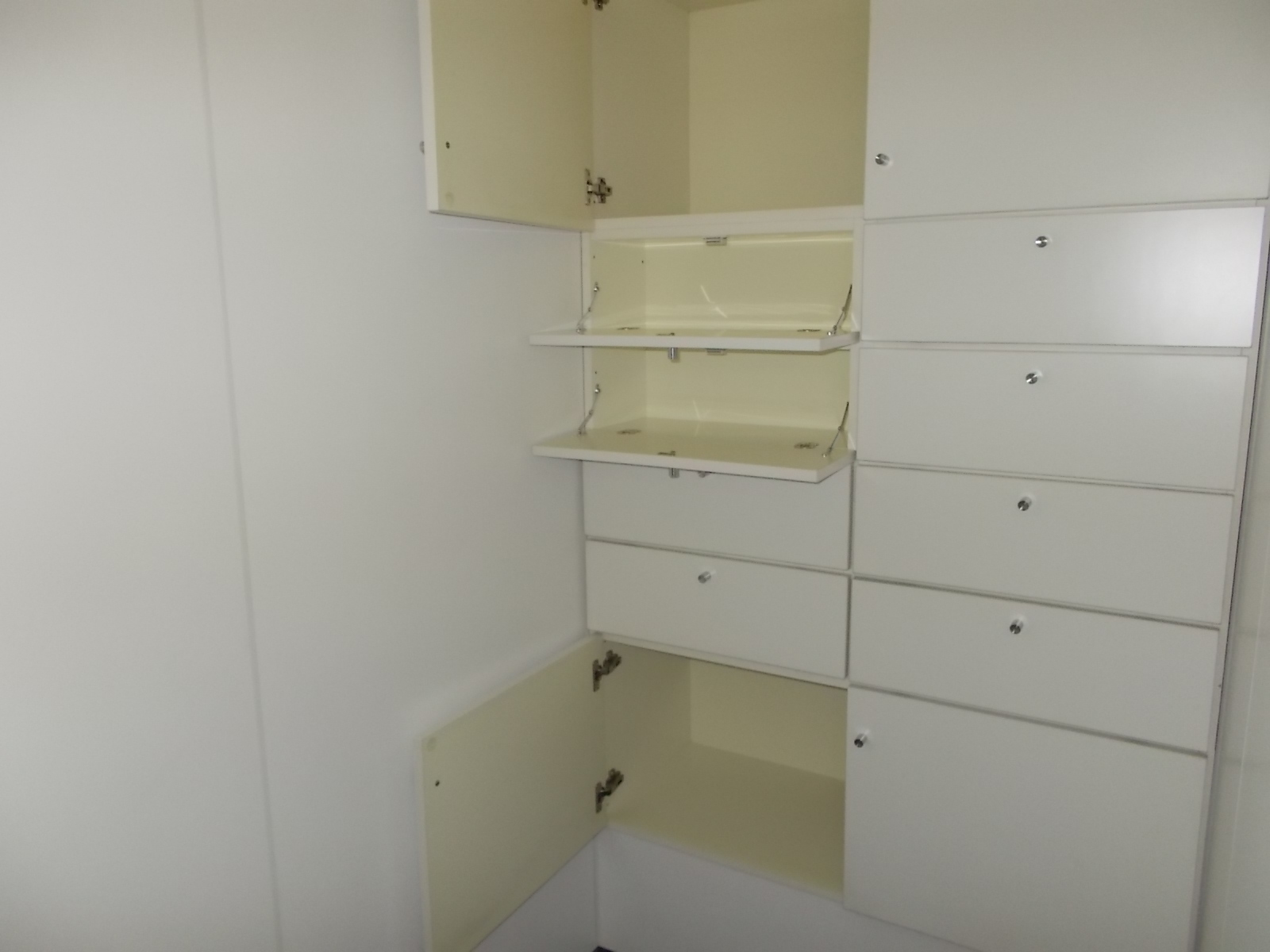 女子トイレにある物入れスペース