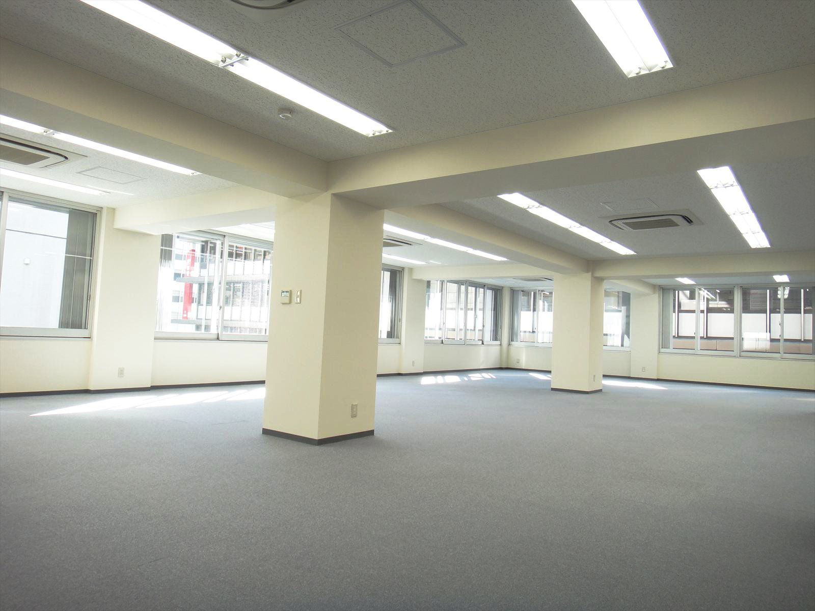 オフィス室内参考画像