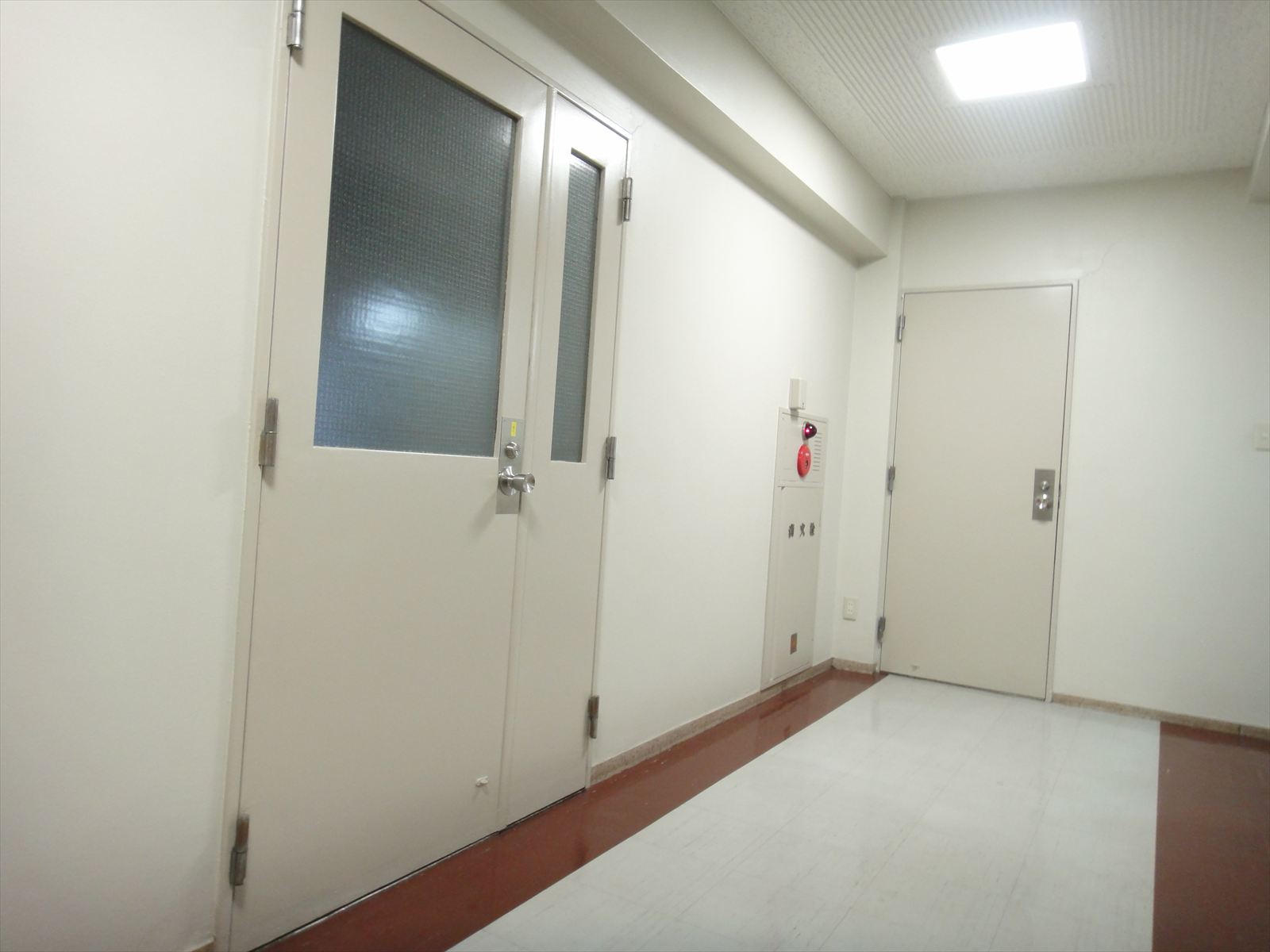 貸室出入り口