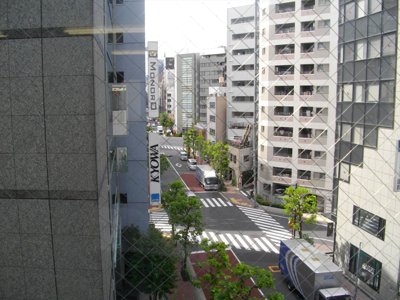 前面道路を見下ろす