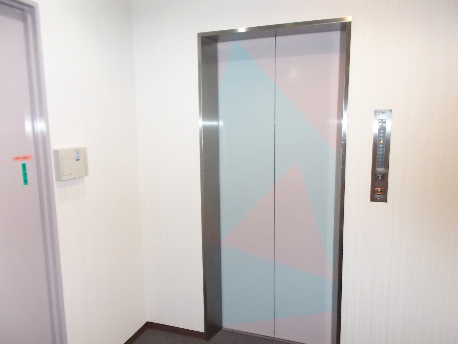 エレベーター1基