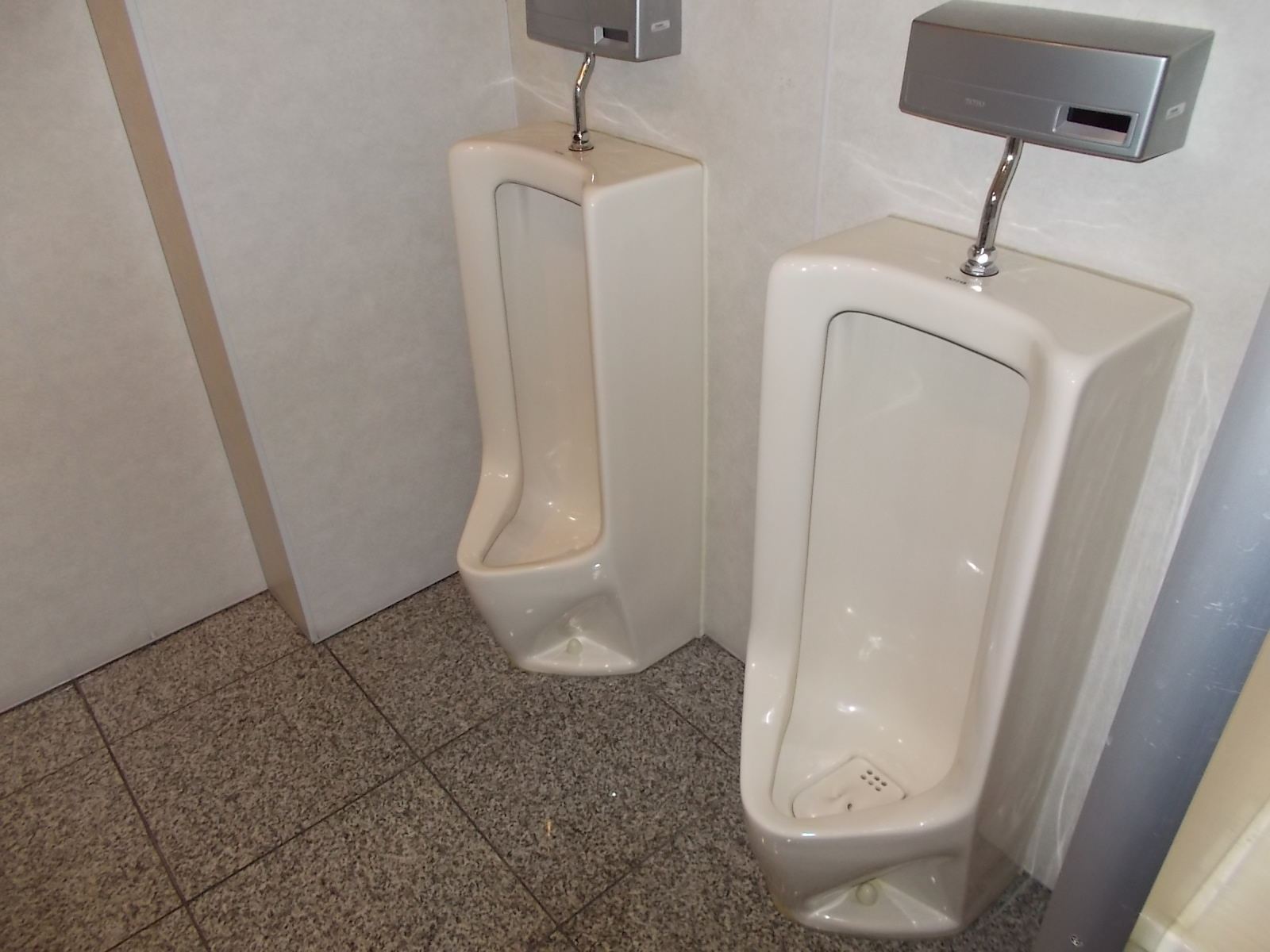 男性用トイレ