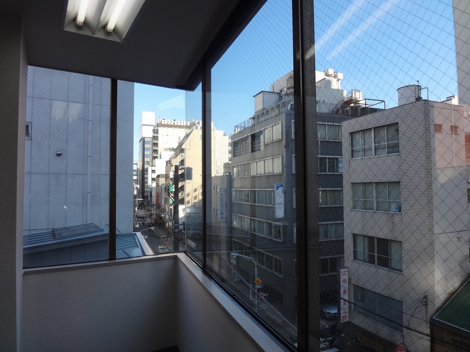 明るい窓面