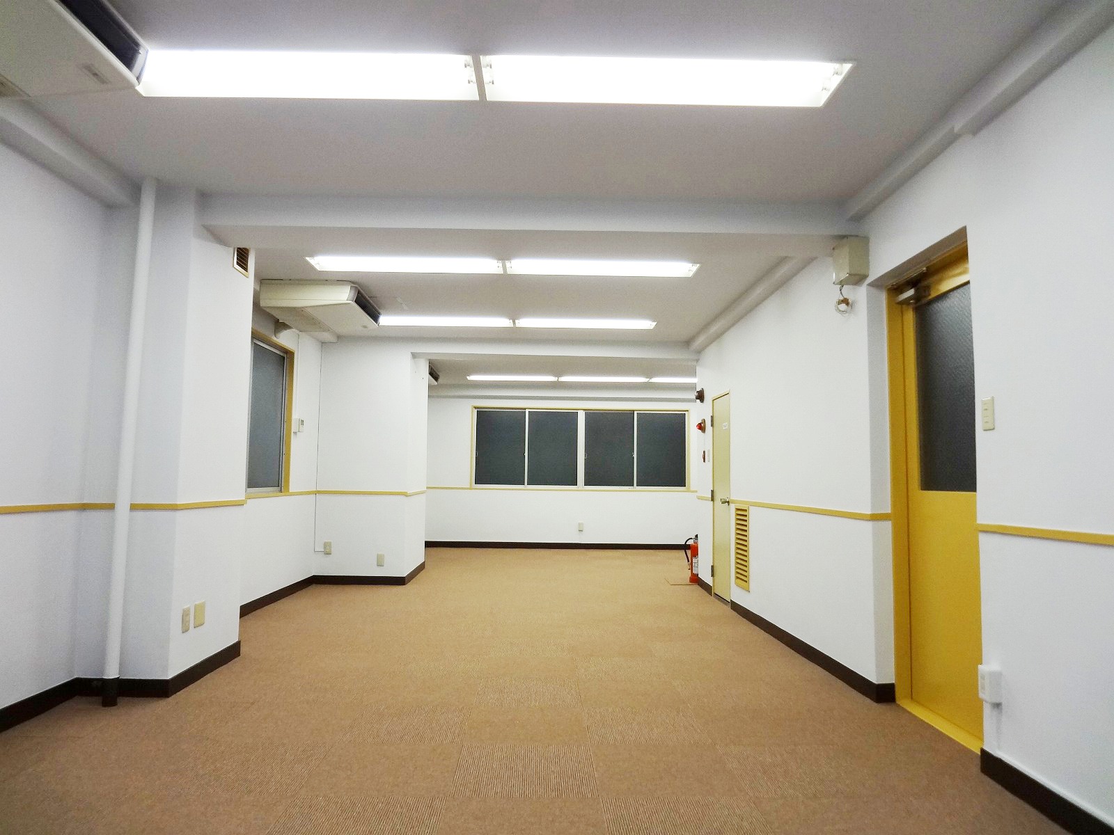オフィス室内参考画像