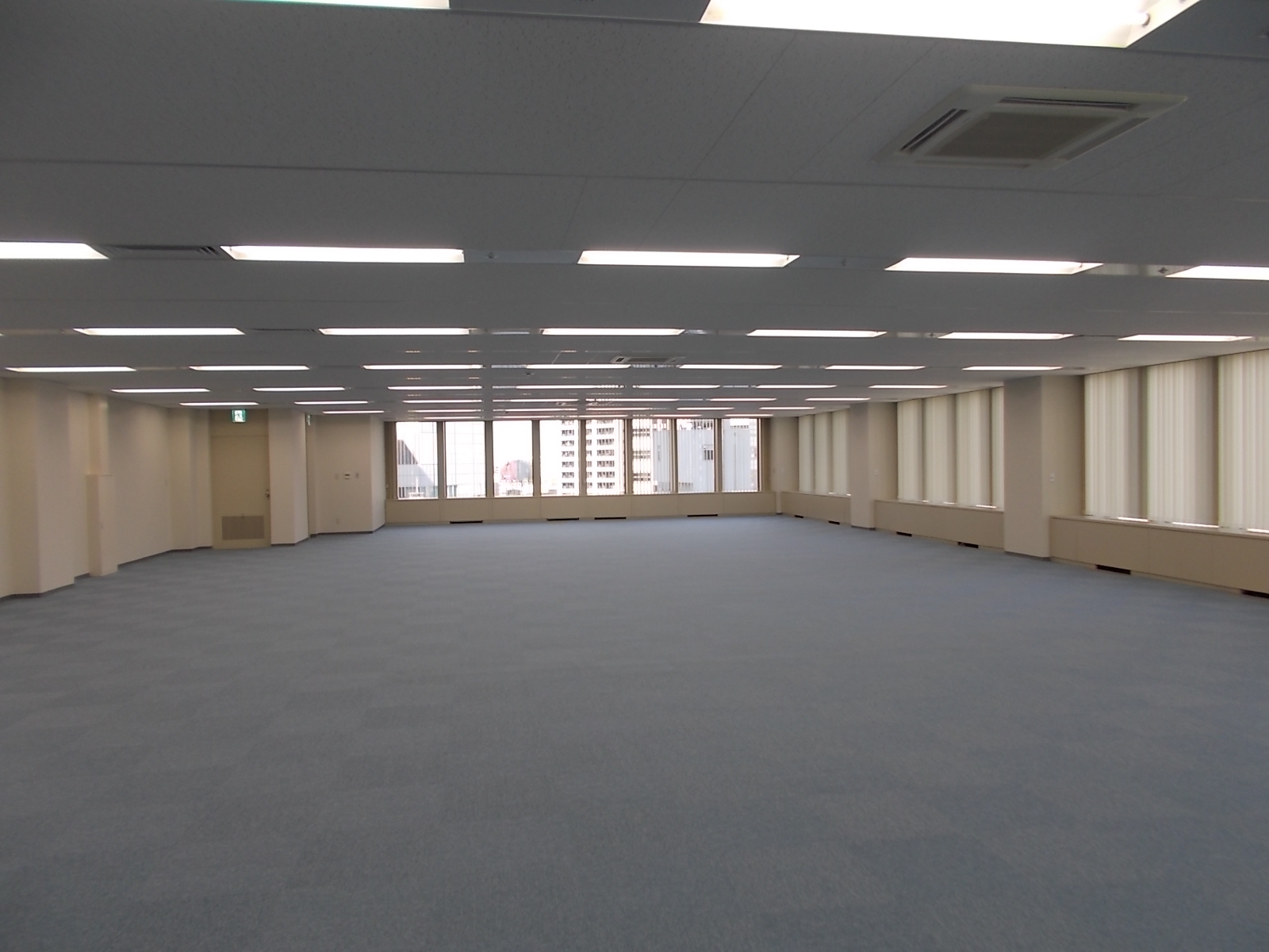 オフィス室内参考画像（12階・約150坪）