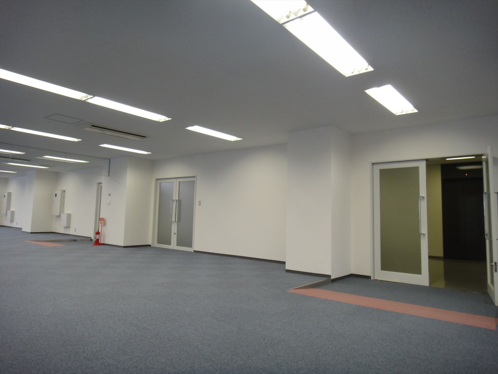 貸室出入口