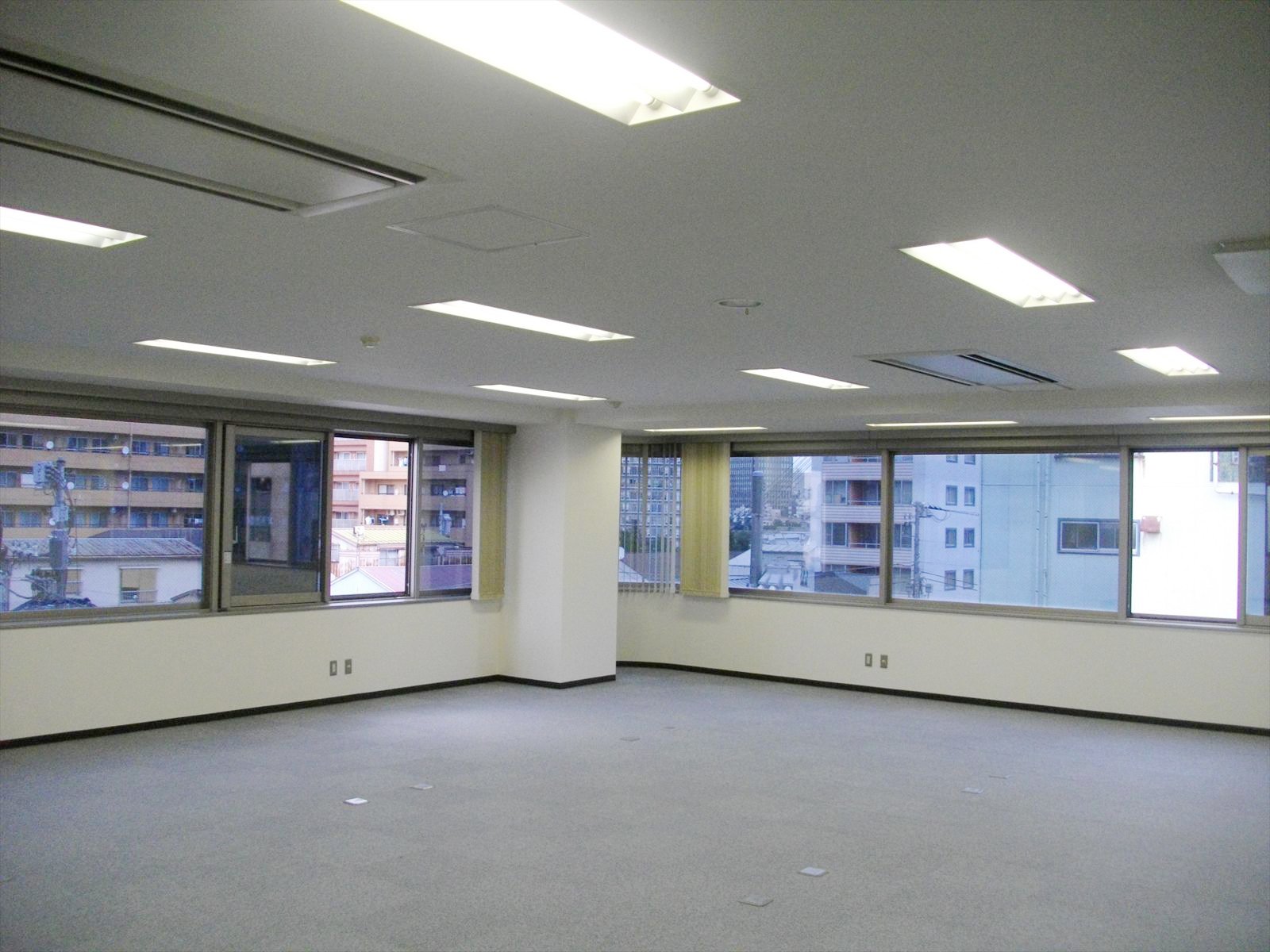 オフィス室内参考画像