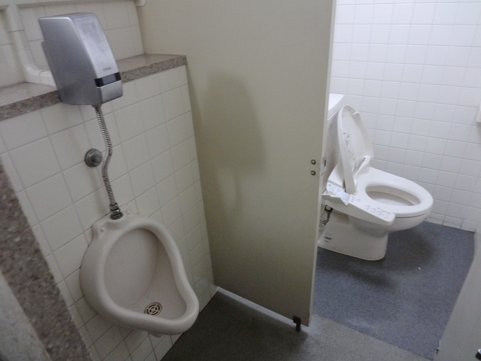 男性用トイレ