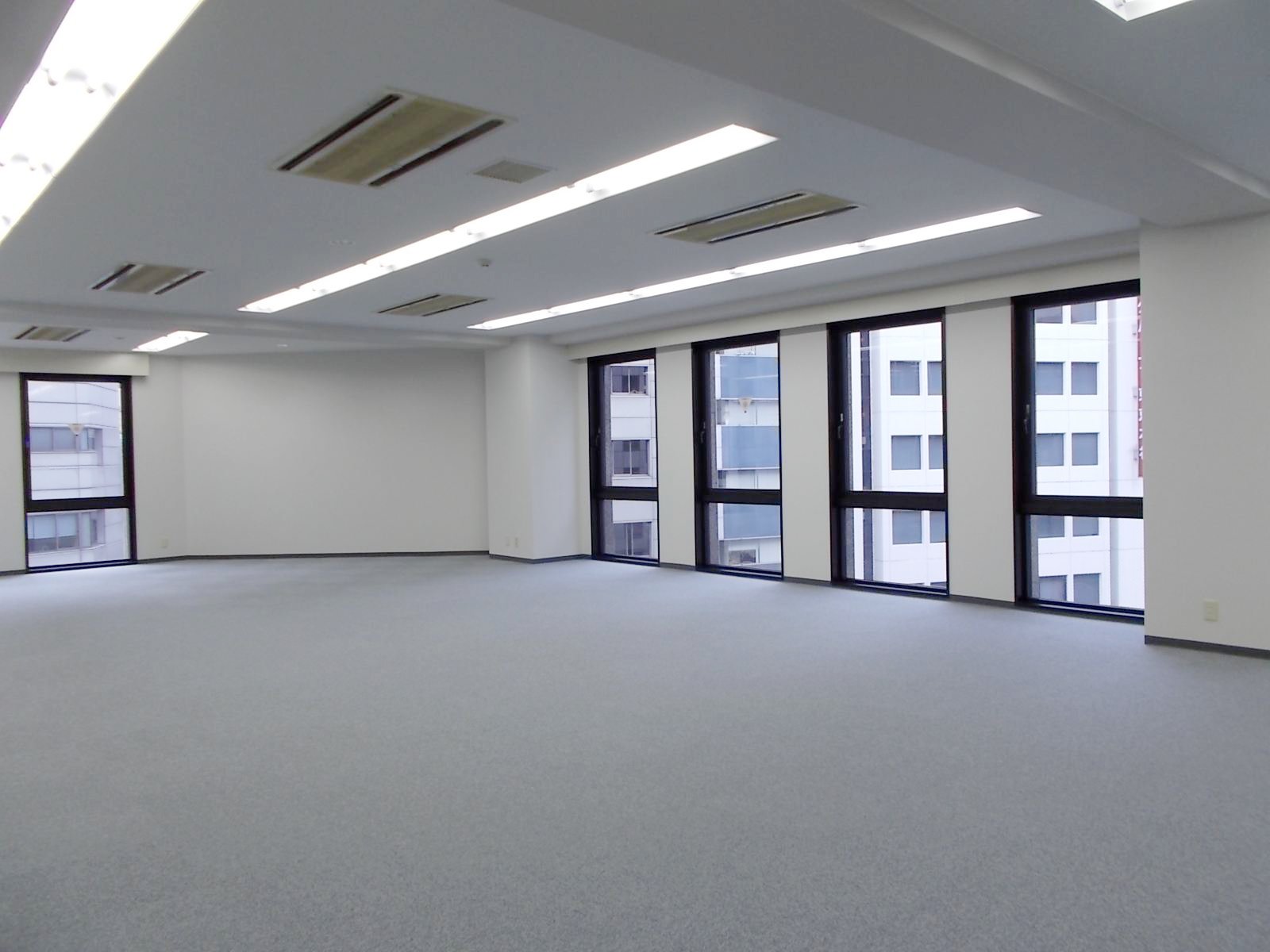 オフィス室内参考画像