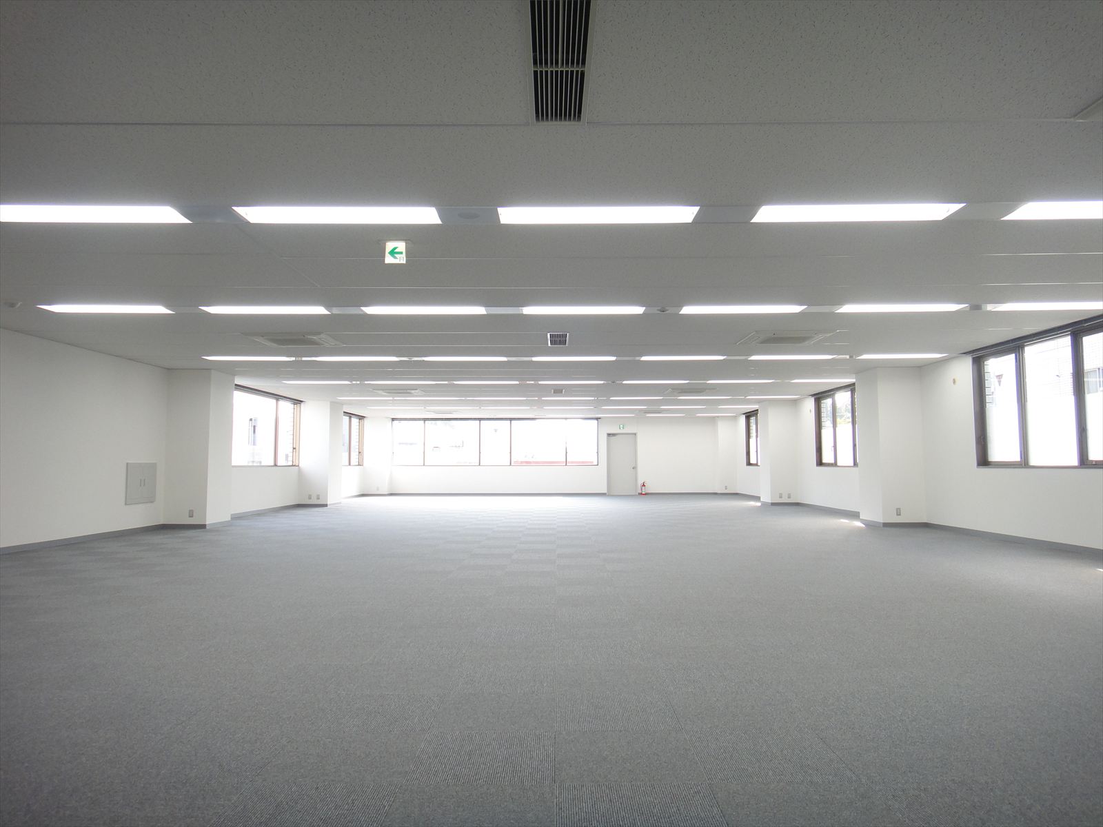 オフィス室内参考画像