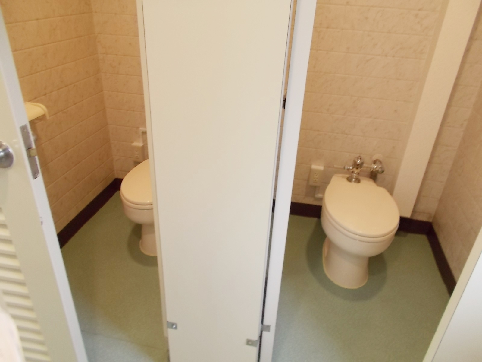 トイレは男女別