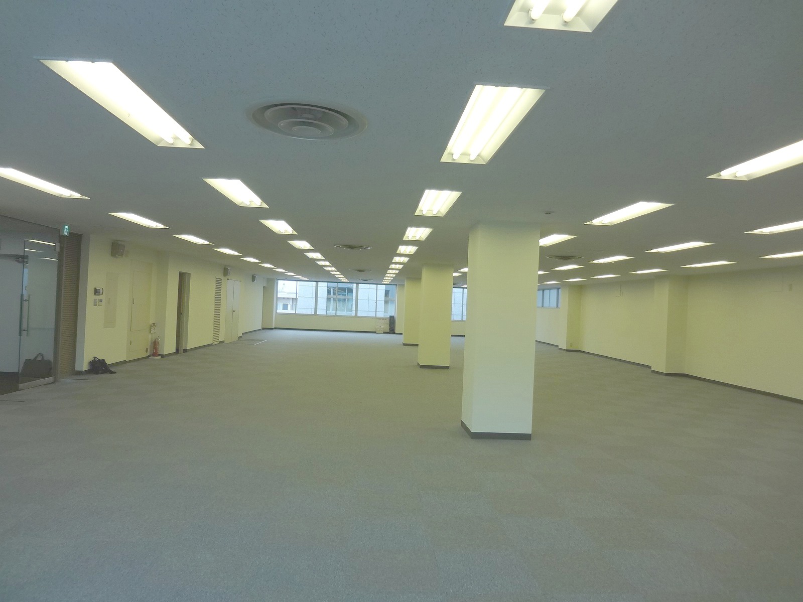 オフィス室内参考画像