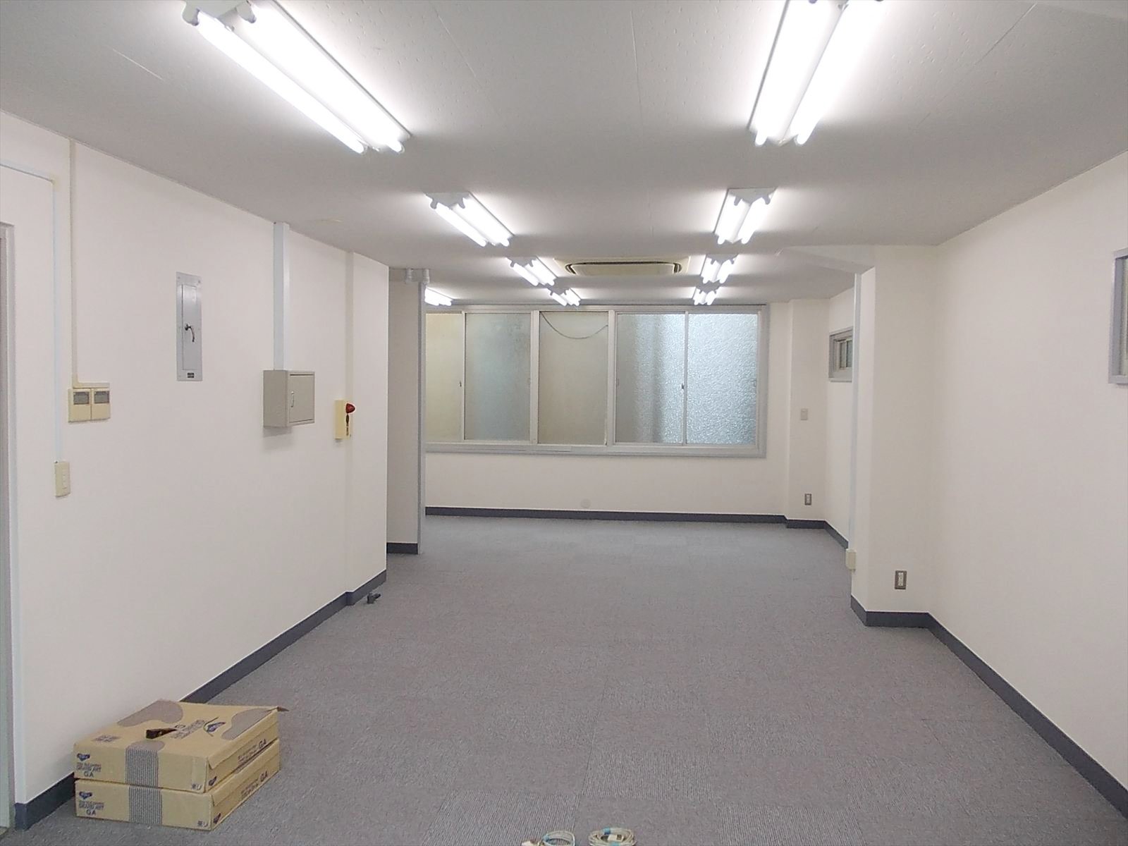 長方形の貸室内