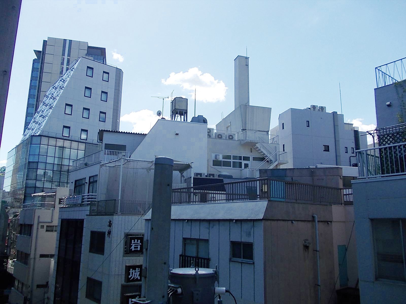 神田のオフィスビル街