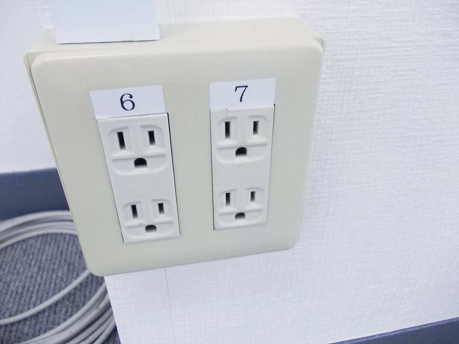 壁コンセント