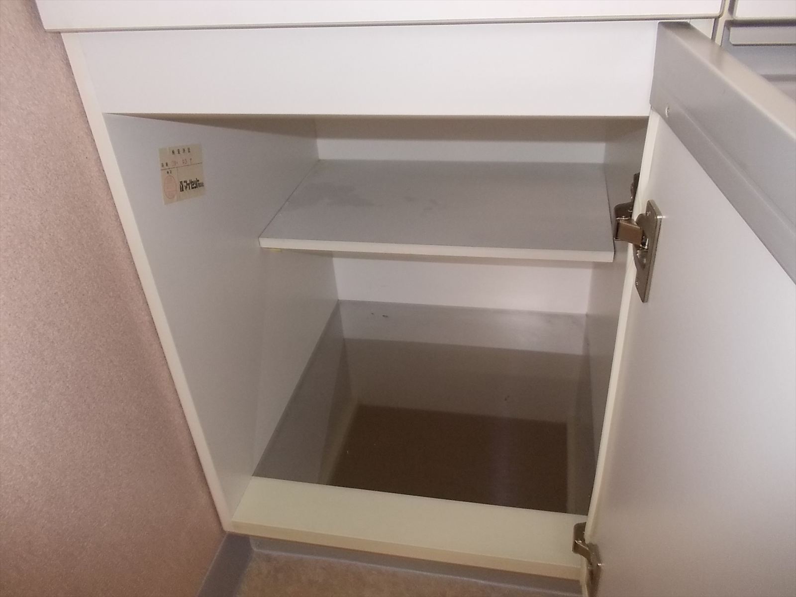 給湯室の収納棚