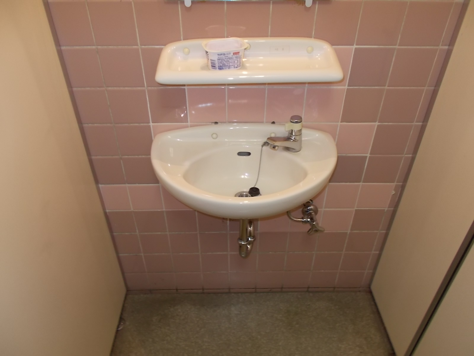 トイレはシンプルで綺麗