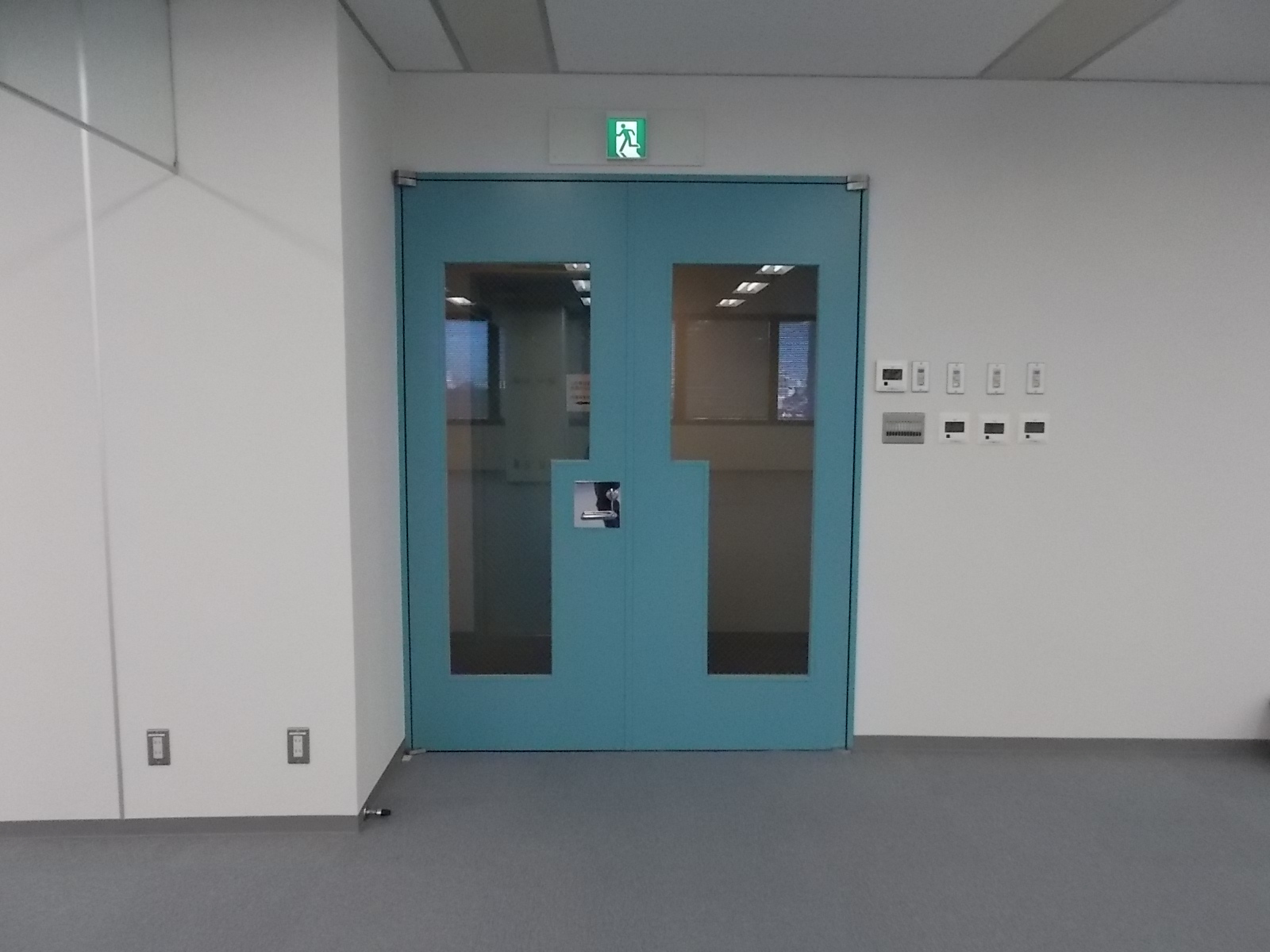 貸室出入り口