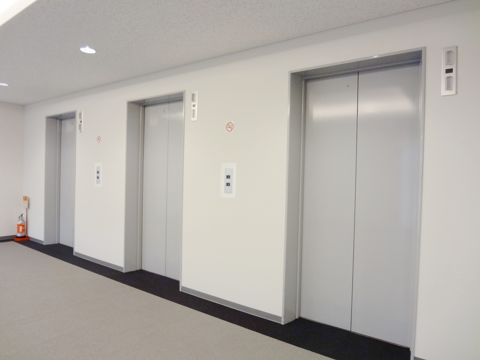 エレベーター3基