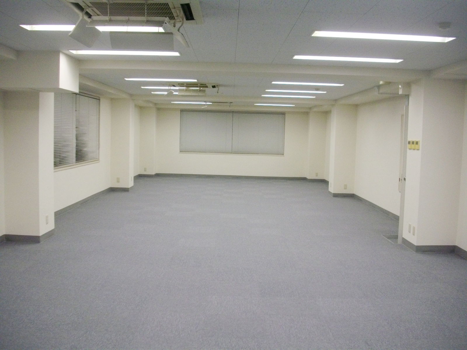 オフィス室内参考画像