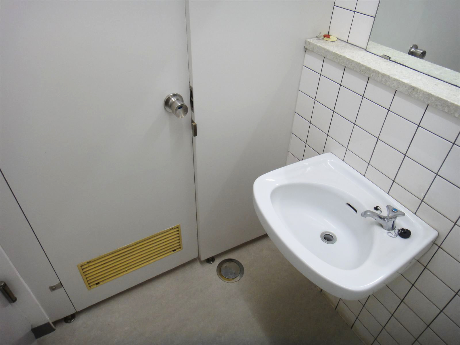 コンパクトなトイレ