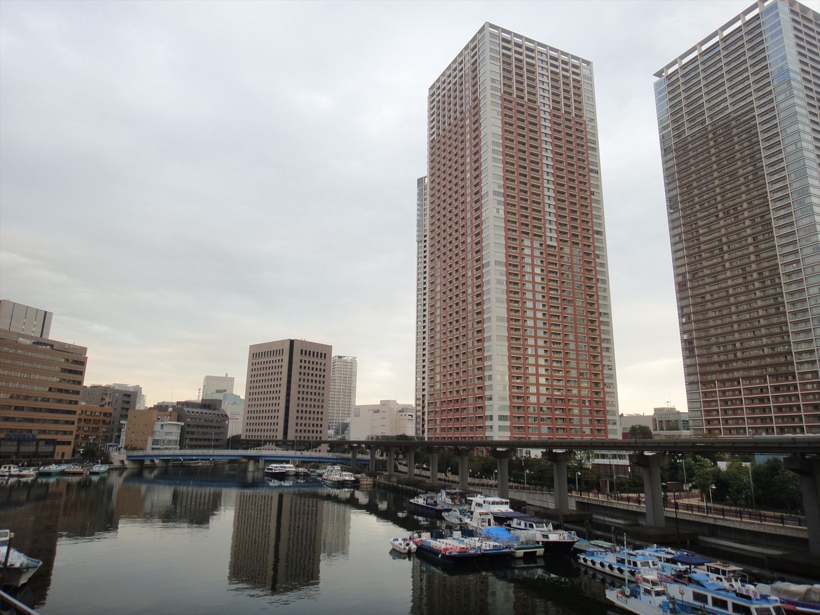 物件裏の河川側の眺望
