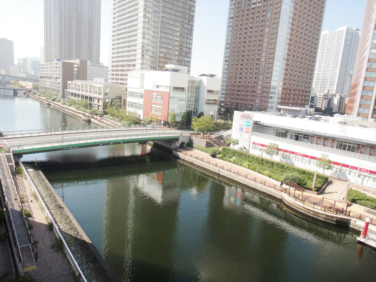 川沿いの景観