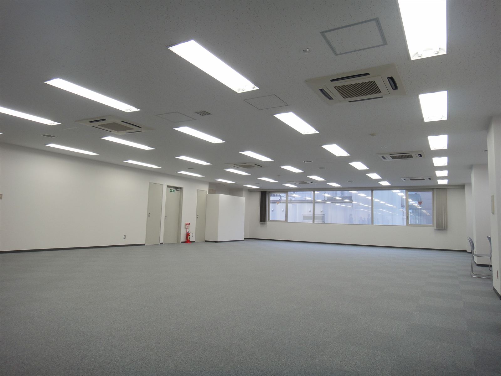 室内は長方形に近い形状:6階74.19坪