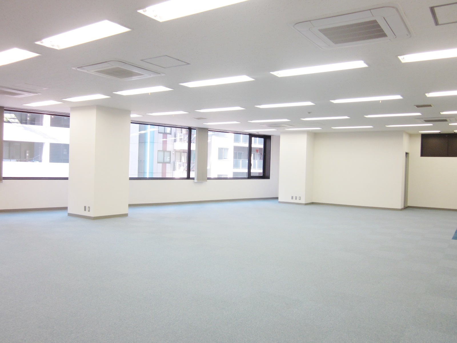 オフィス室内参考画像