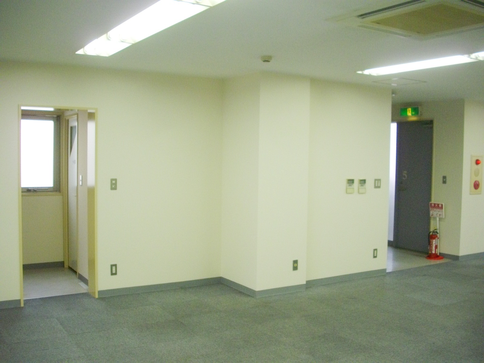 貸室出入口
