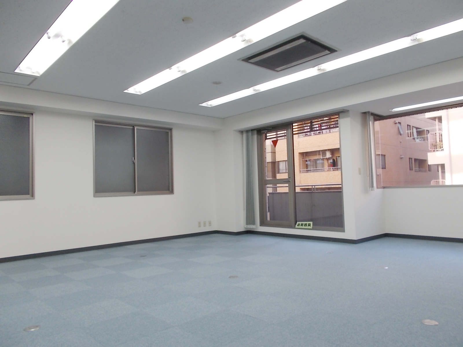 オフィス室内参考画像