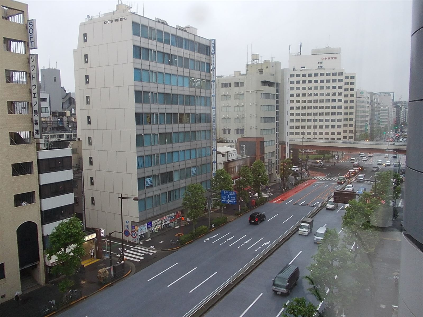靖国通りを見渡せる眺望