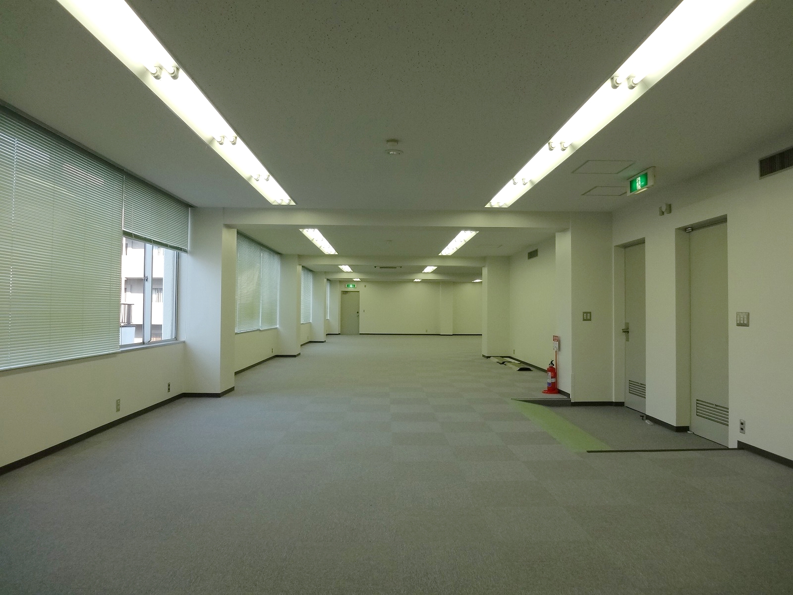 オフィス室内参考画像