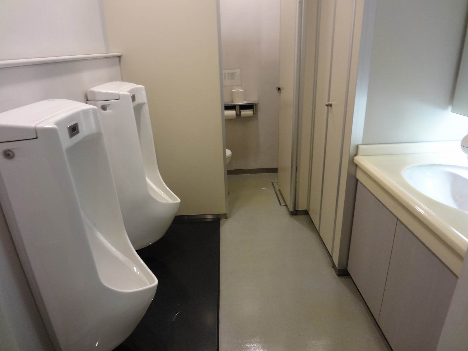 男性用トイレ