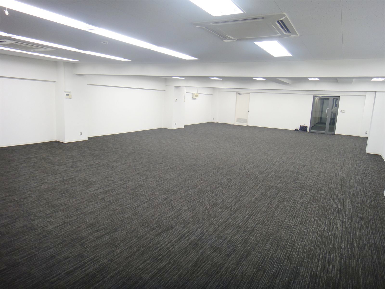貸室隅から見た様子