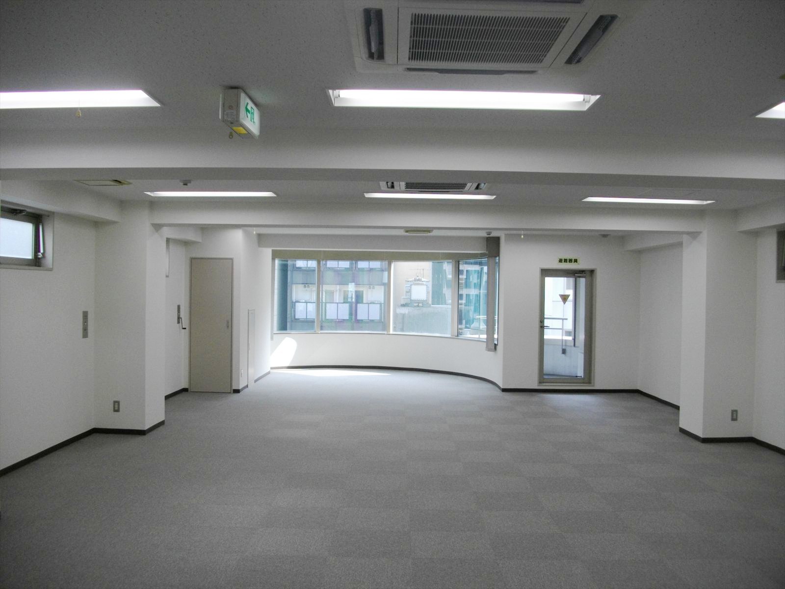オフィス室内参考画像