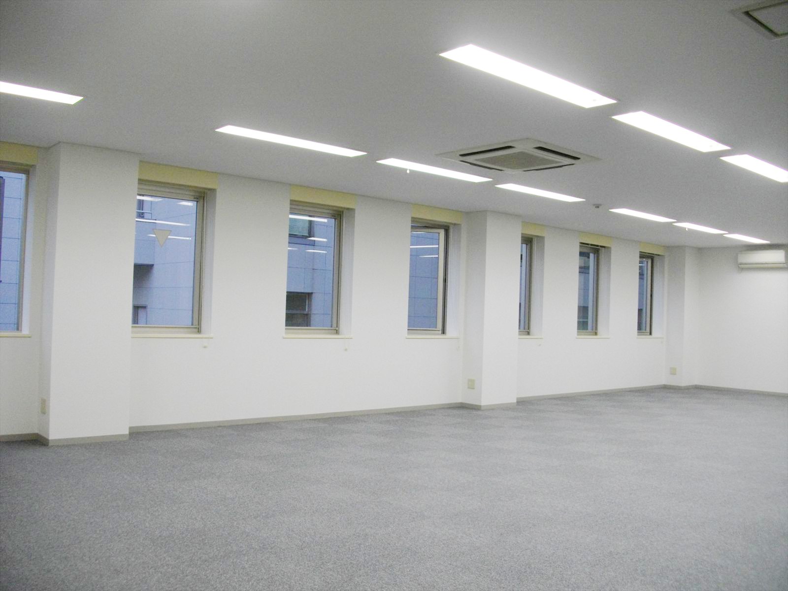 白を基調とした室内