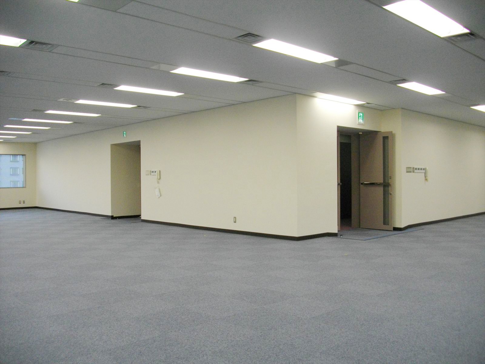 入り口2つ