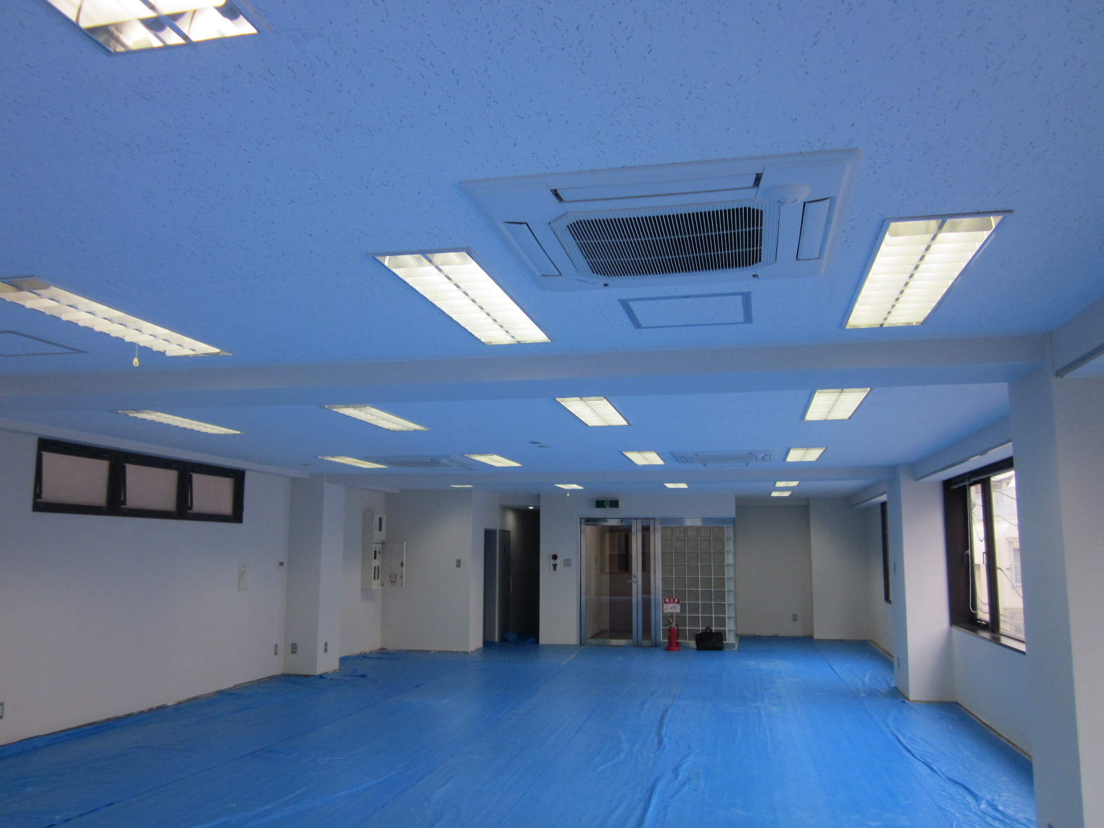 貸室入口方向