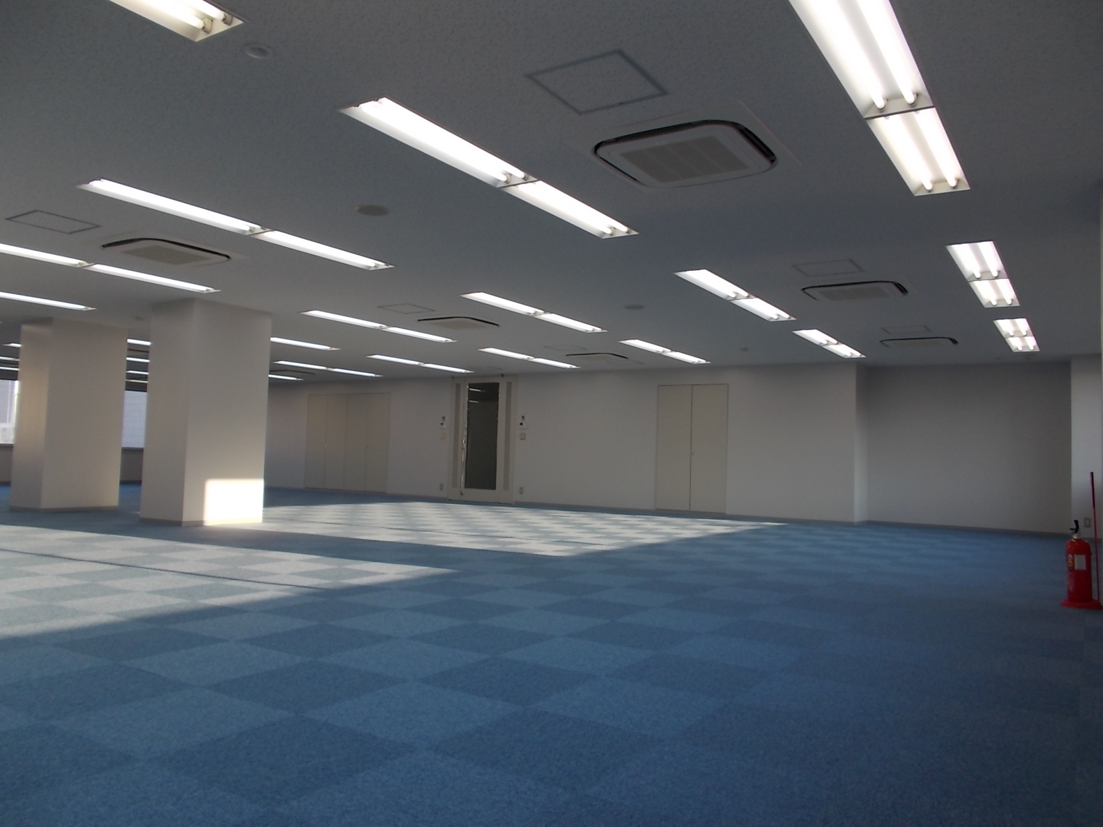 室内から入り口