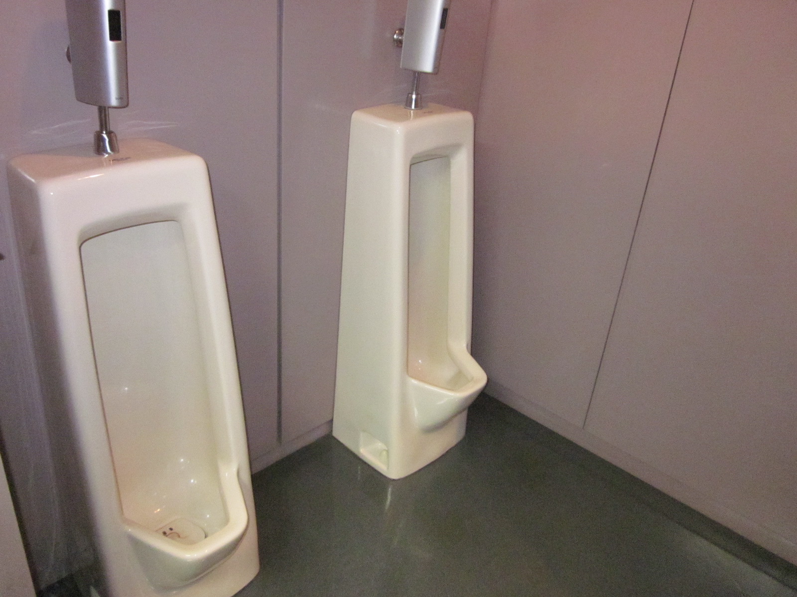 男性用トイレ
