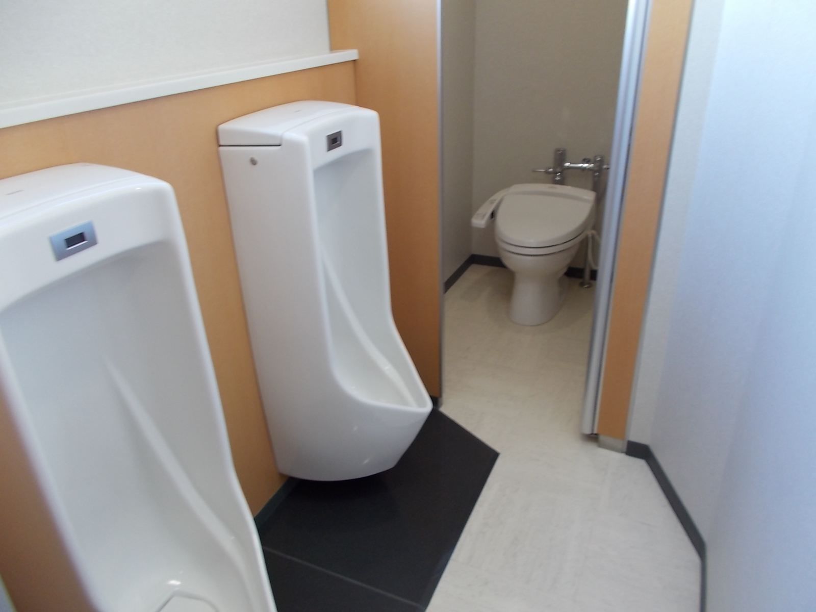 男性用トイレ