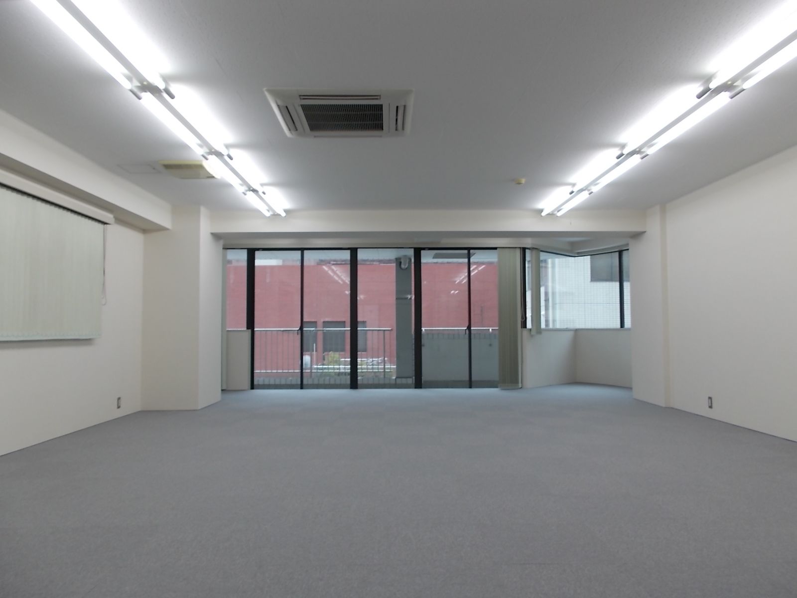 オフィス室内参考画像