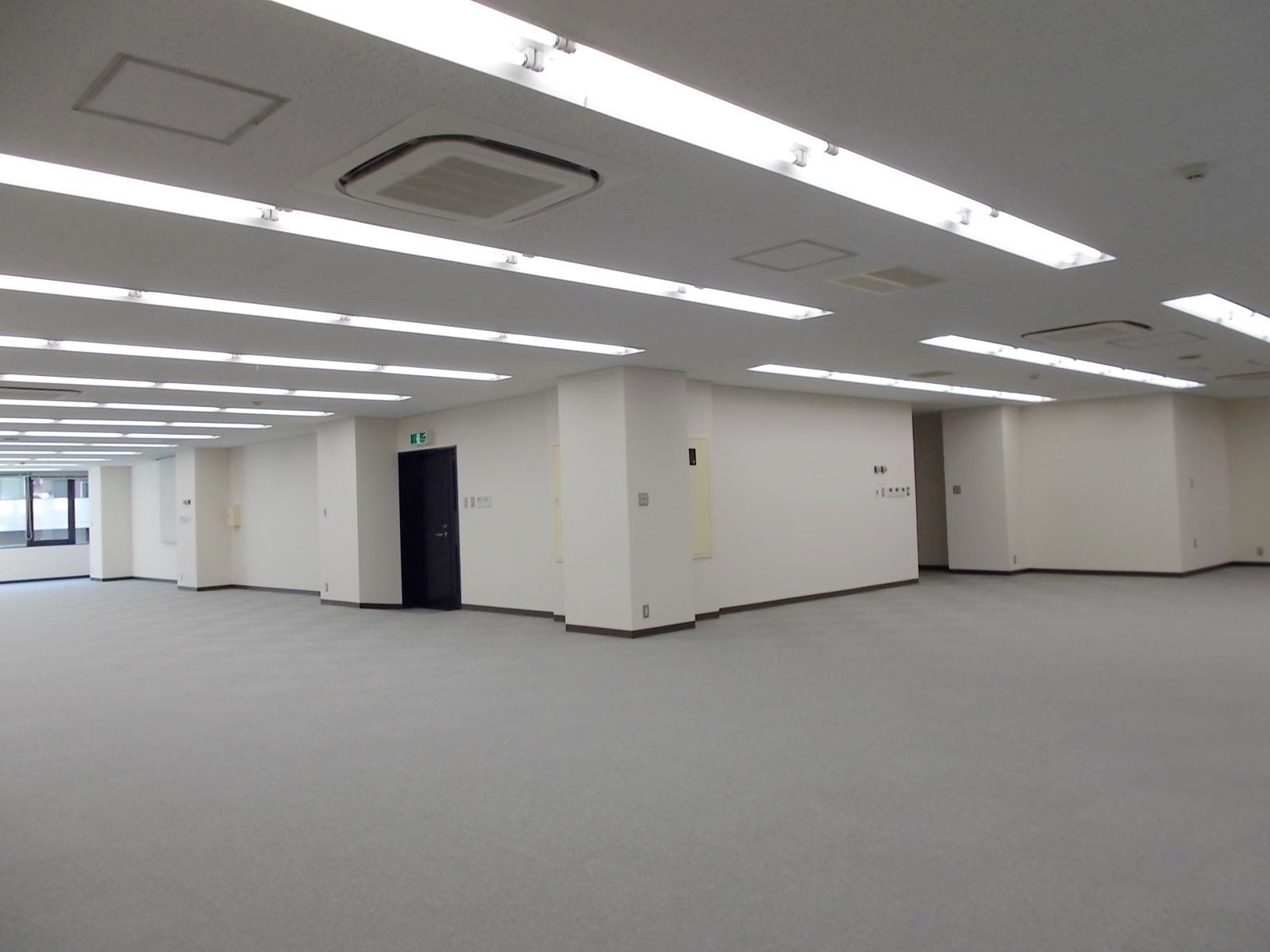 オフィス室内参考画像