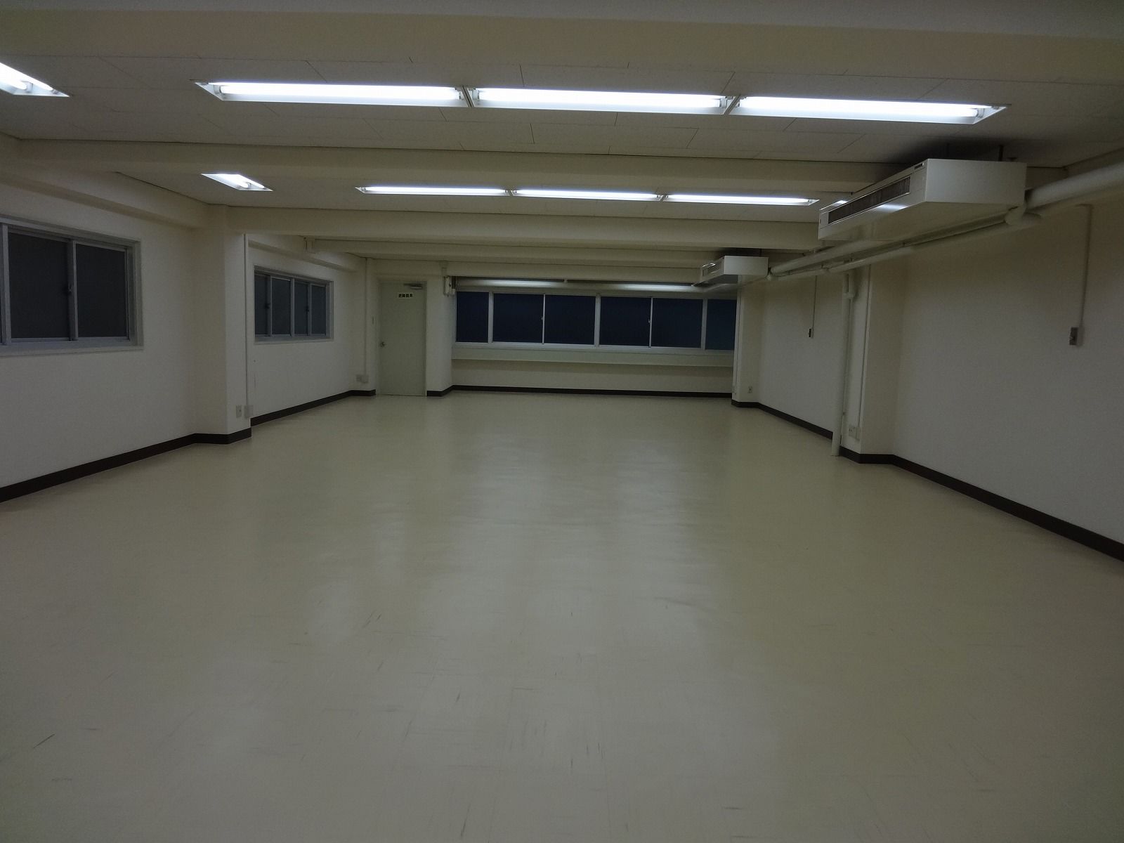 オフィス室内参考画像