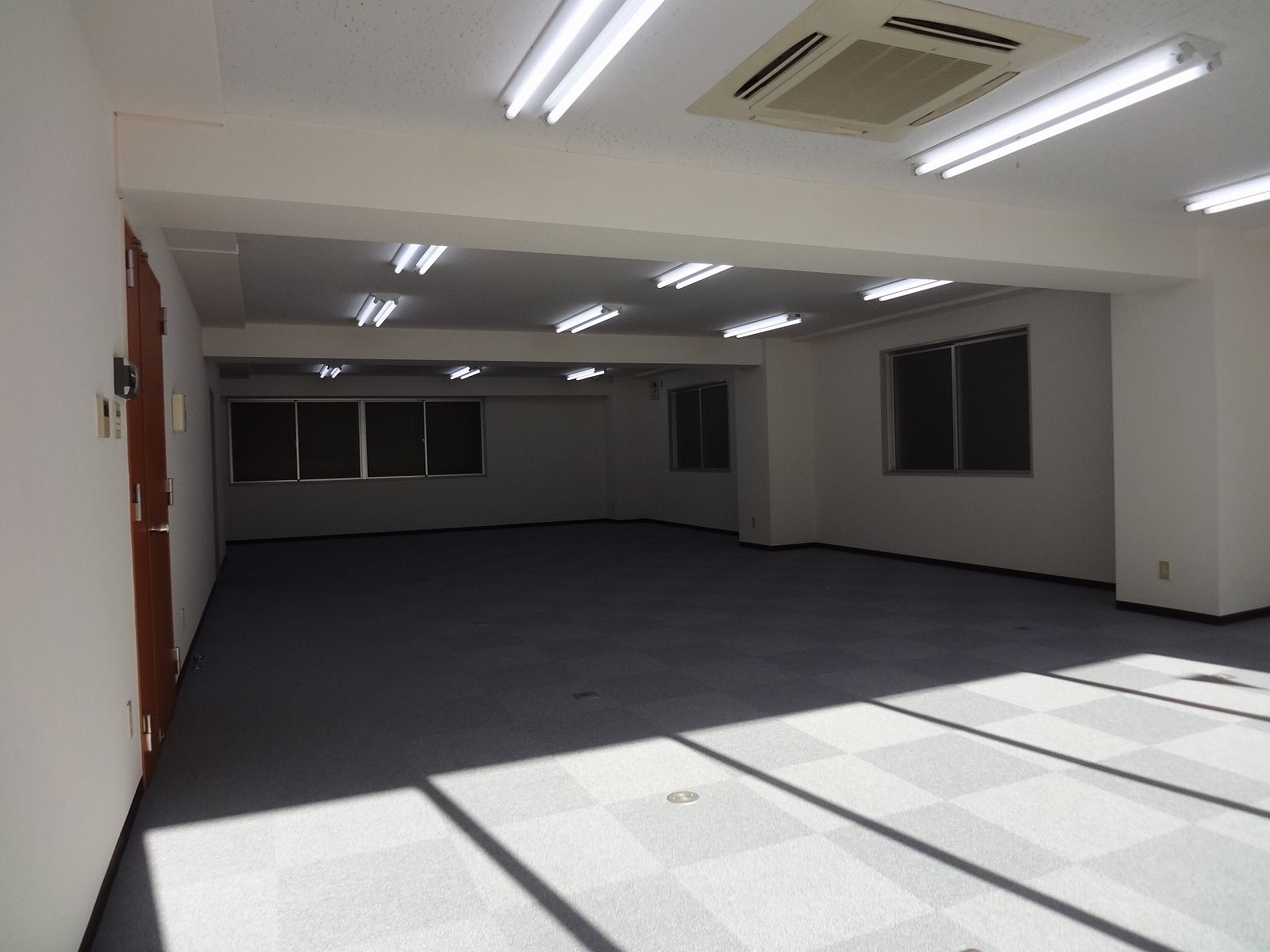 オフィス室内参考画像